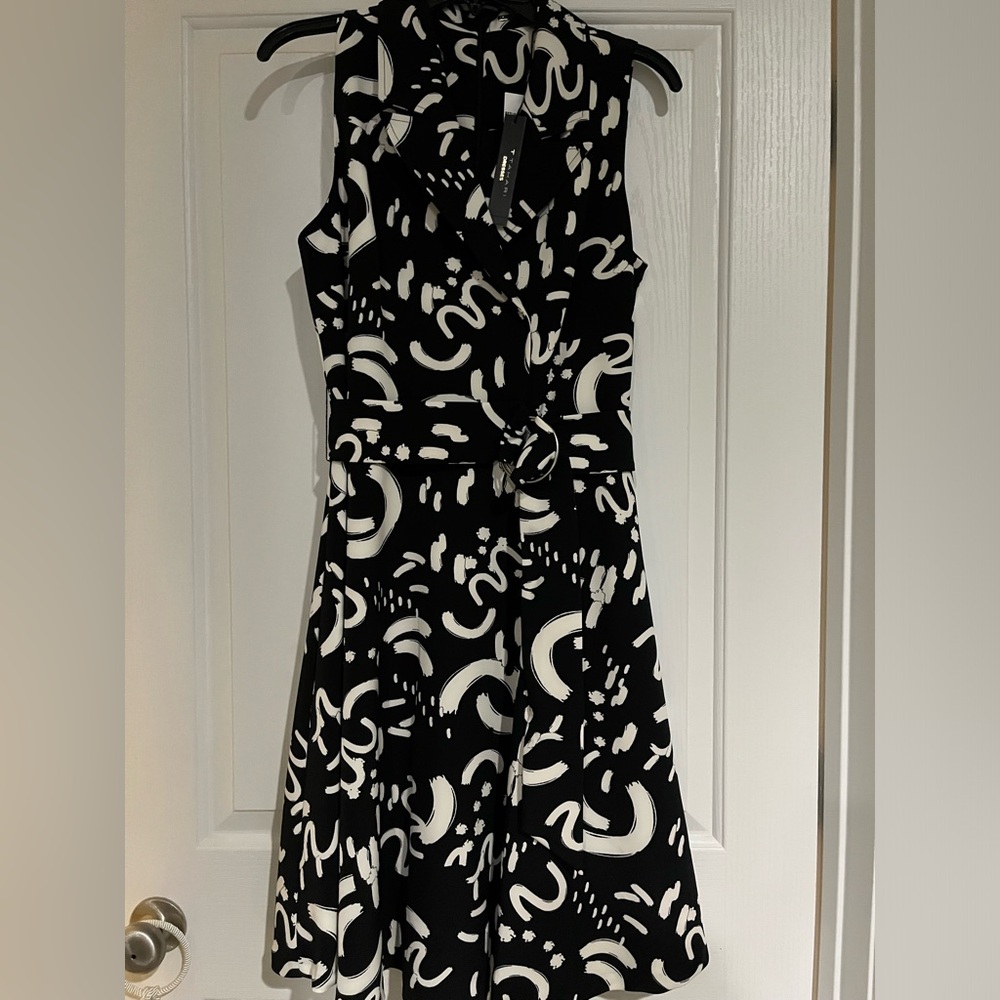 T Tahari, Belted, Black & White flared dress. Size 10.
